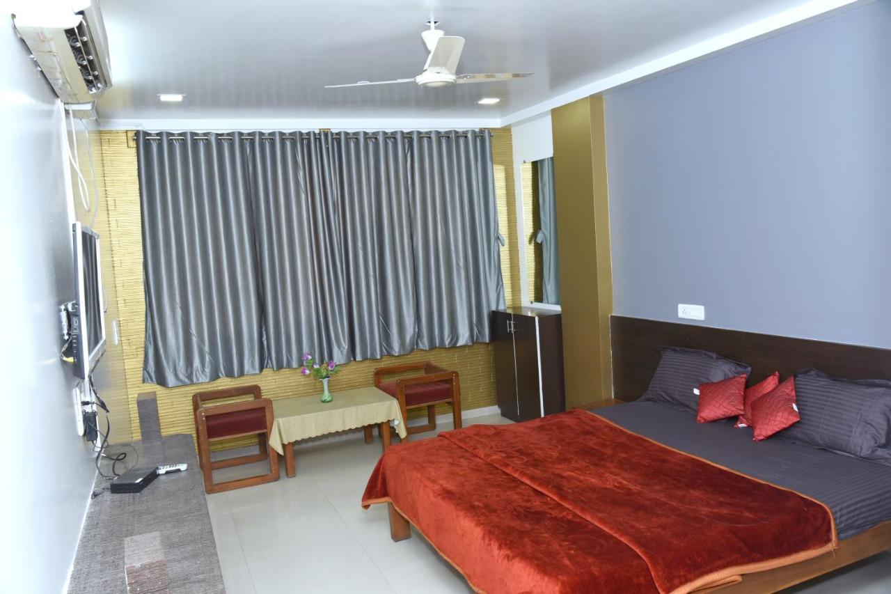 Oyo 67509 Hotel Tukson Narayangaon Exterior foto