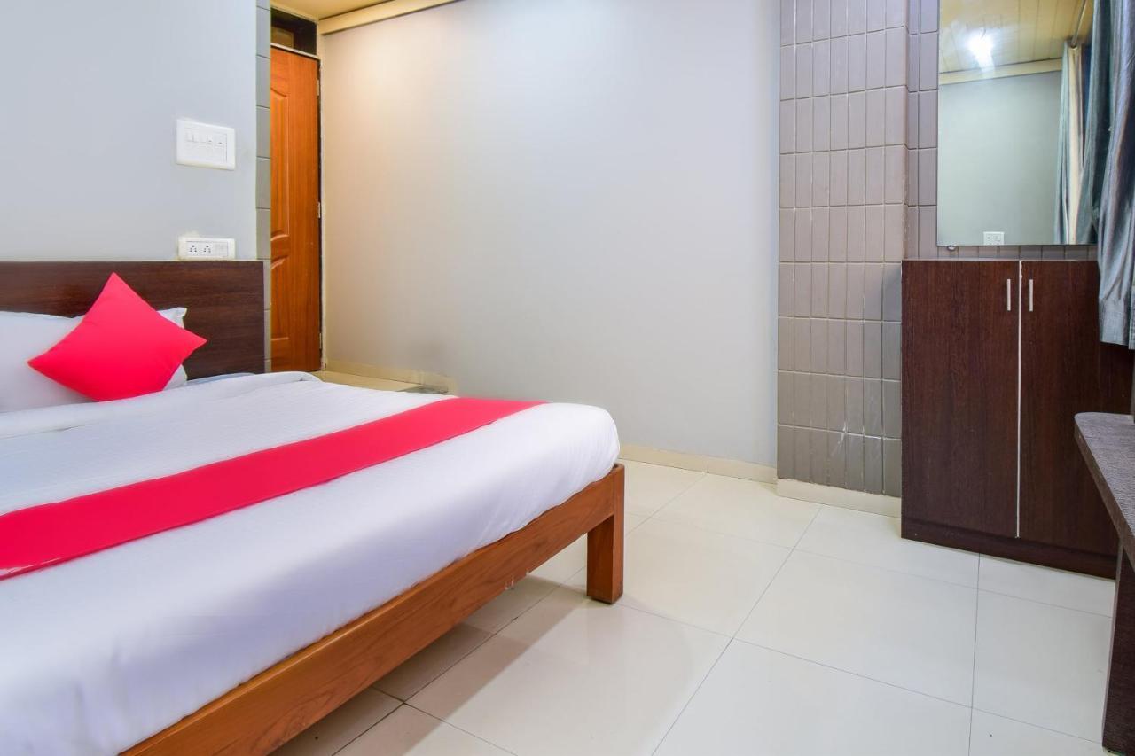 Oyo 67509 Hotel Tukson Narayangaon Exterior foto