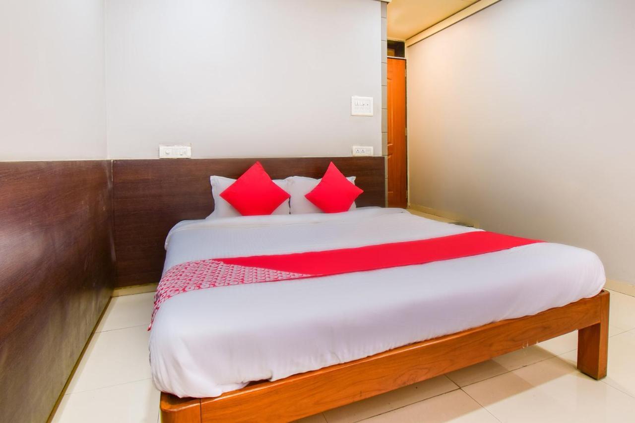 Oyo 67509 Hotel Tukson Narayangaon Exterior foto