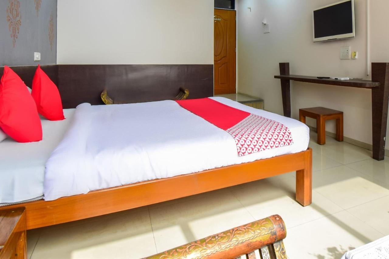 Oyo 67509 Hotel Tukson Narayangaon Exterior foto