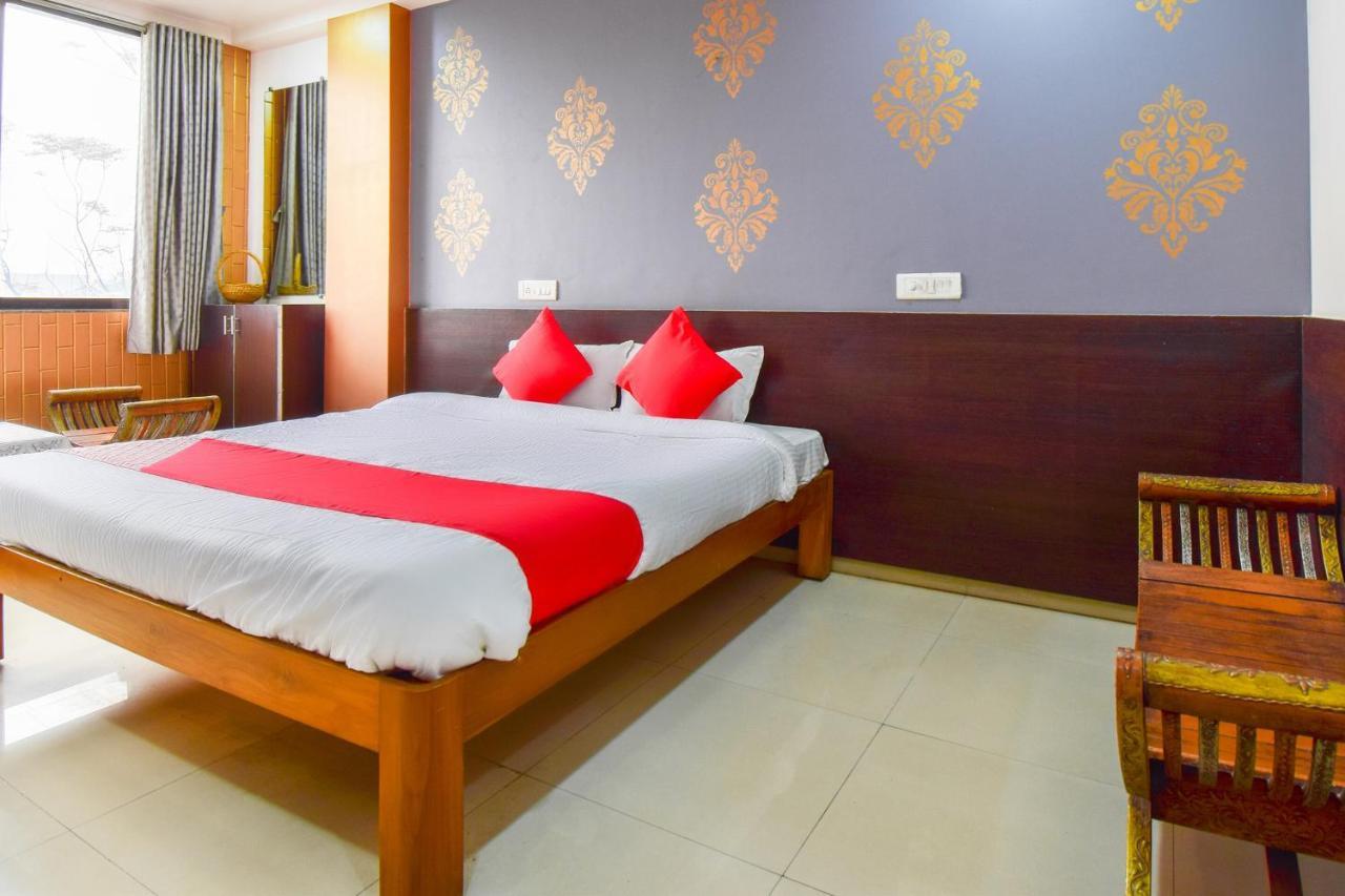 Oyo 67509 Hotel Tukson Narayangaon Exterior foto