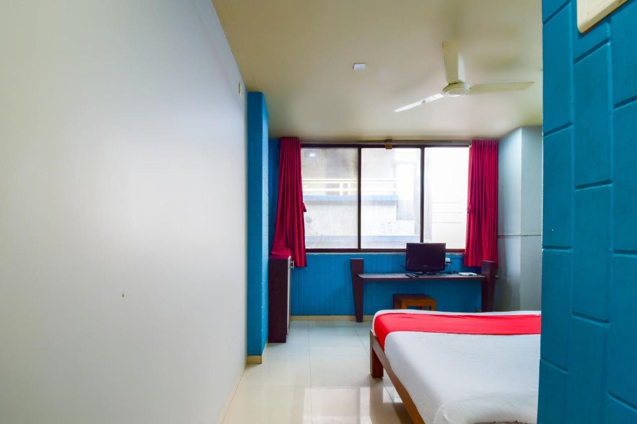 Oyo 67509 Hotel Tukson Narayangaon Exterior foto