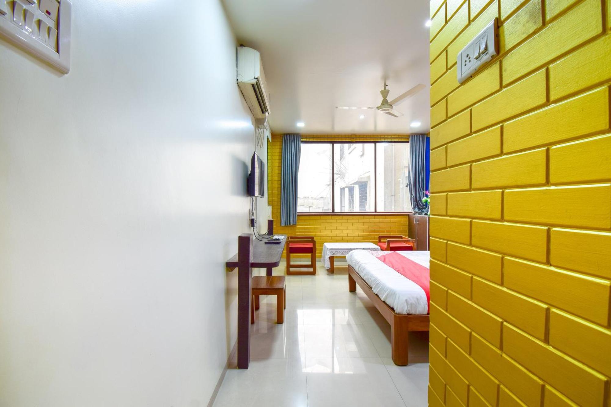 Oyo 67509 Hotel Tukson Narayangaon Exterior foto