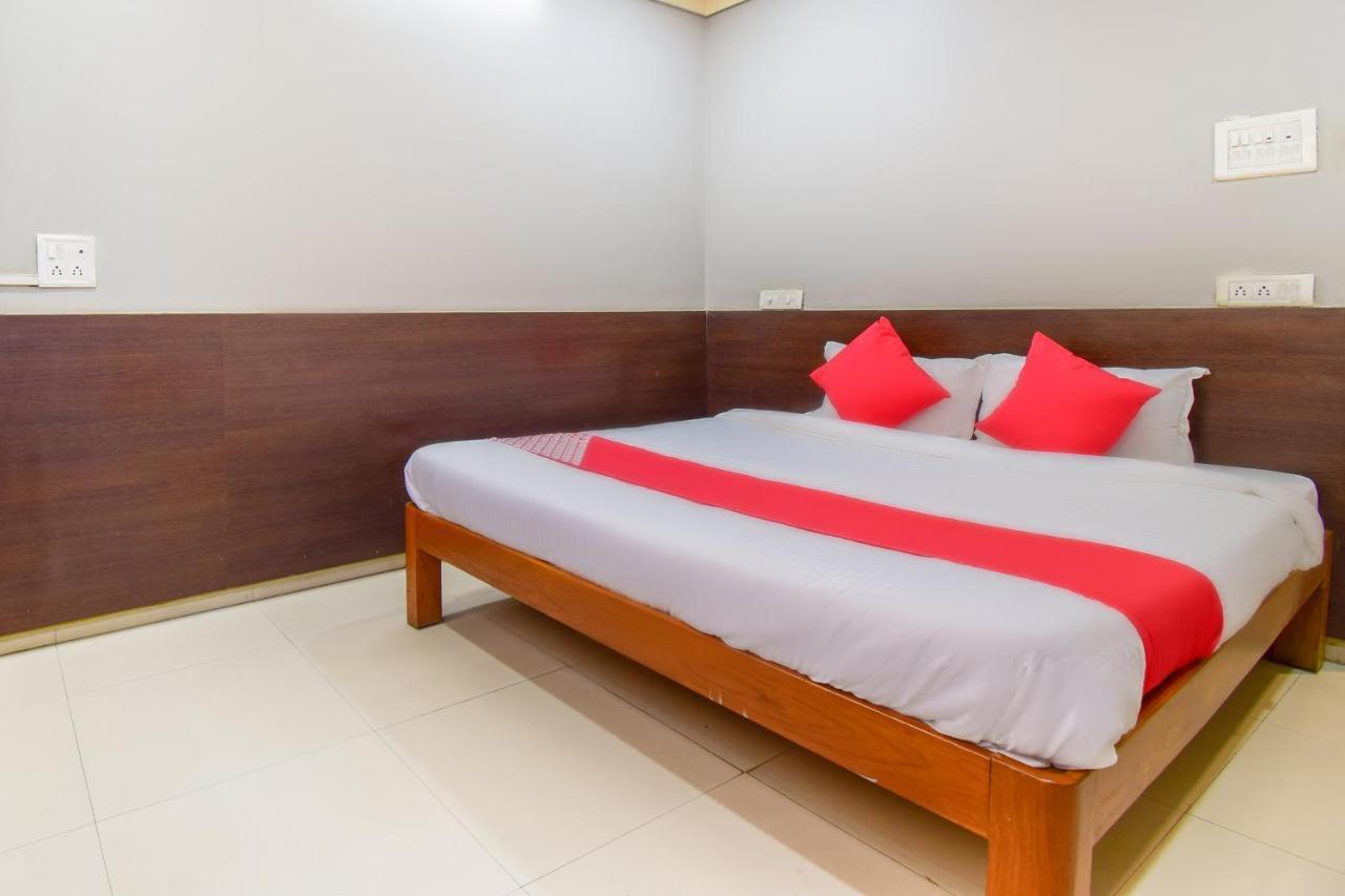 Oyo 67509 Hotel Tukson Narayangaon Exterior foto